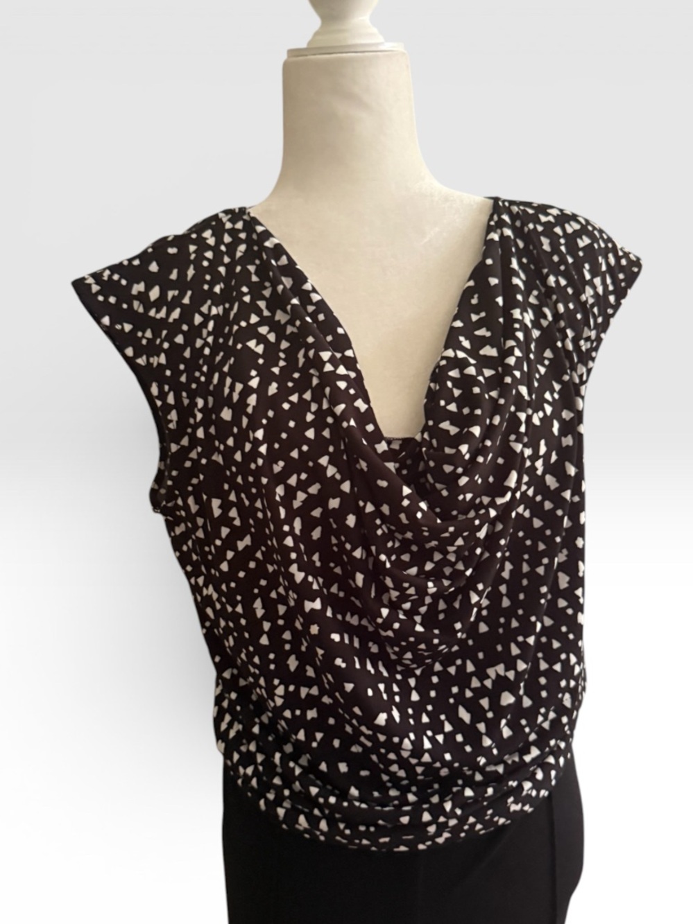 Sleeveless Black & White Printed V-Neck Top